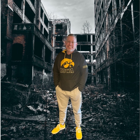 Meet your Posher, Brian - Picture 3 of 3